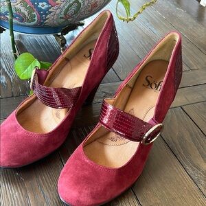 Women's Sofft maroon Red Mary Jane Heels SZ 6.5